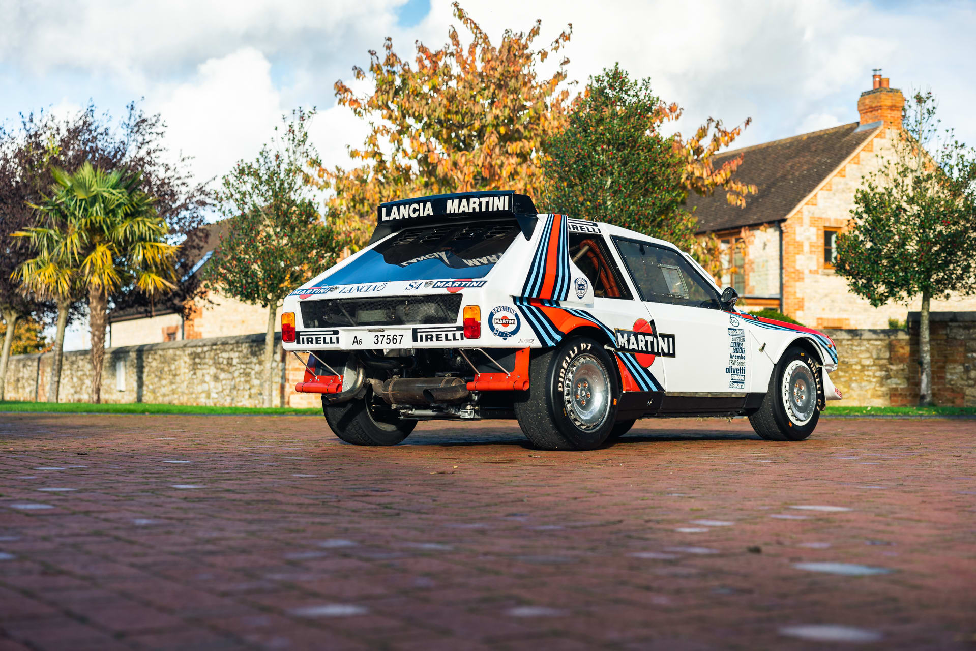 Photo 1 - L'exubérante Lancia Delta S4 était conçue pour le rallye en