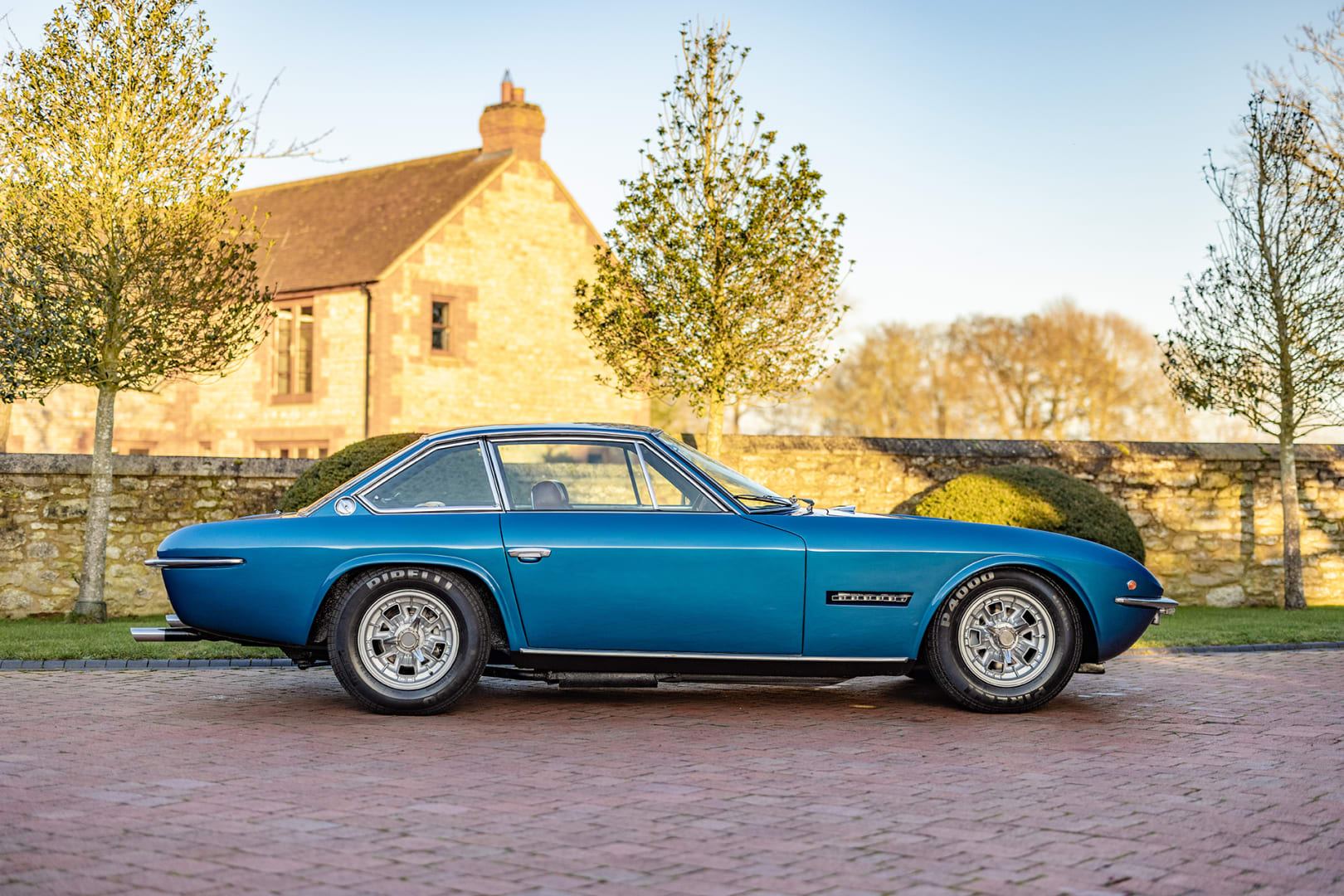 Attractive opposites - unpacking the Lamborghini Islero S and the