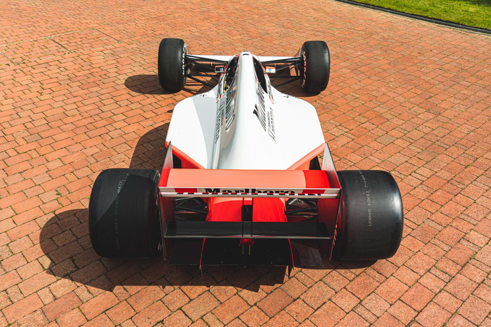 1990 McLaren MP4/5B | Girardo & Co