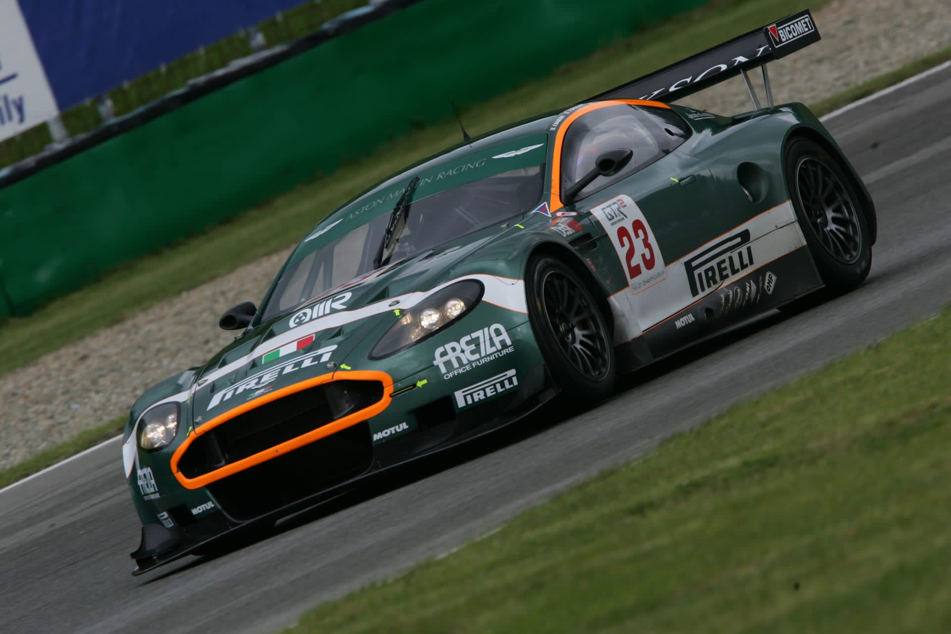 Modèle Réduit Aston Martin DBR9 N°1 – Vainqueur Des 1000 Miles Du Brésil 2006 – Échelle 1/43 Neuf